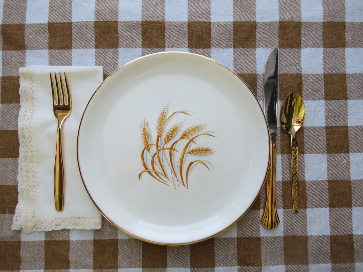 8 Golden Wheat Dinner Plates // Vintage Retro Wheat Pattern