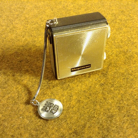 Vintage 7 Transistor Radio Magnavox Magna Mate VII Tiny