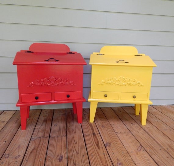 Pet Food Pantry Medium with 2 Drawers and a Divided Food