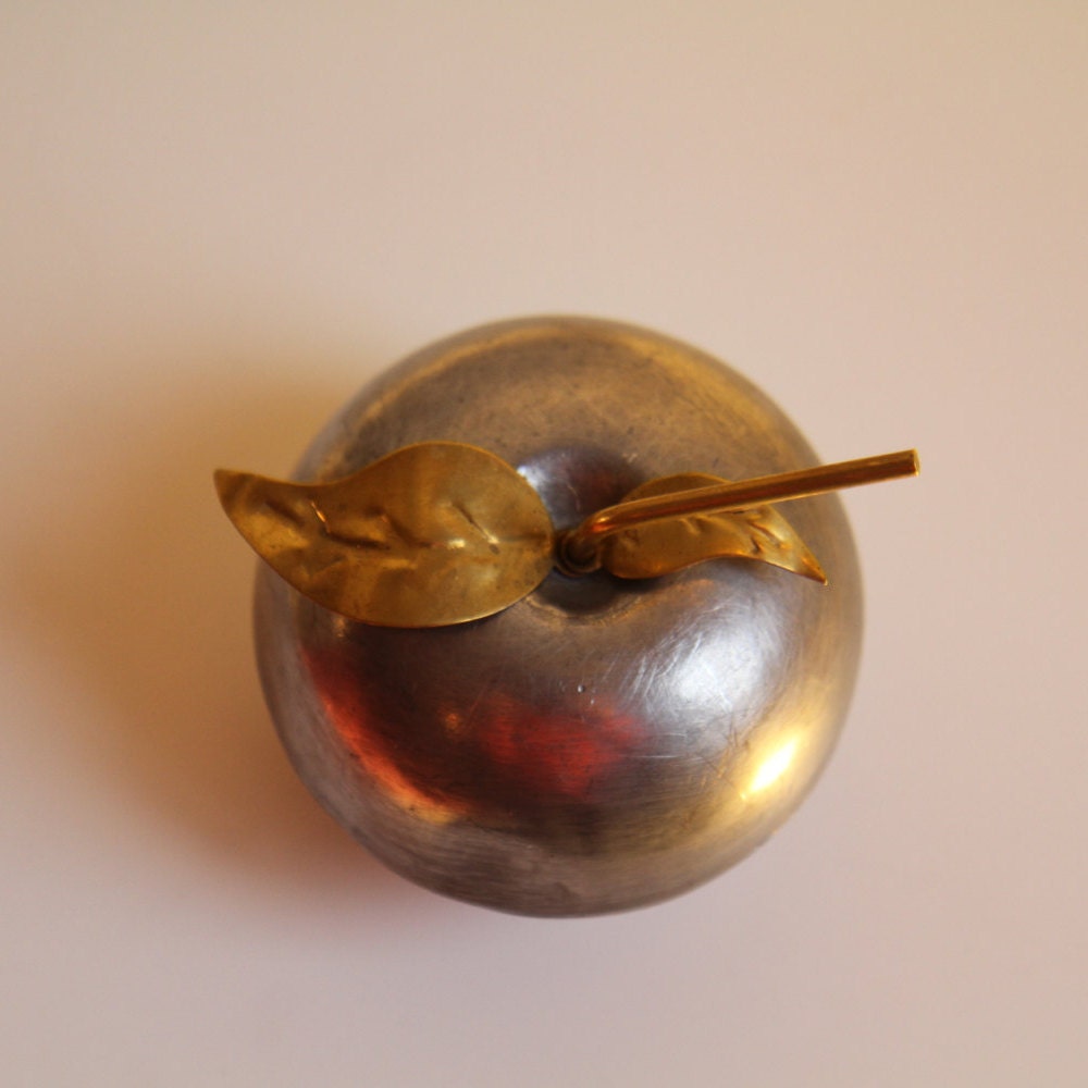 Decorative jewelry box apple shaped. Silver plated and brass. – Haute Juice