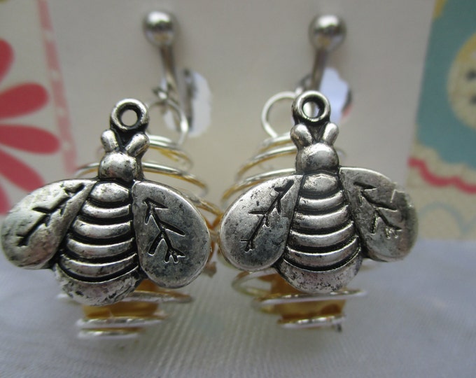 Bee clip on earrings-bumble bee earrings-Bee gifts-bee jewelry-Honey bee dangles-Beehive earrings-Sterling silver-clip on earrings for women