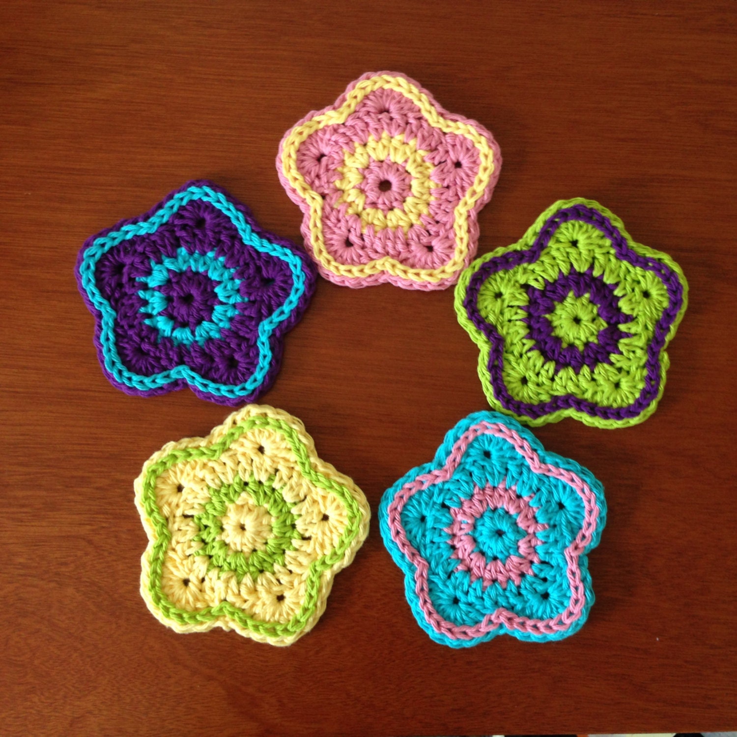 Crochet Flower Pattern / Tutorial Five Petal Flower Crochet