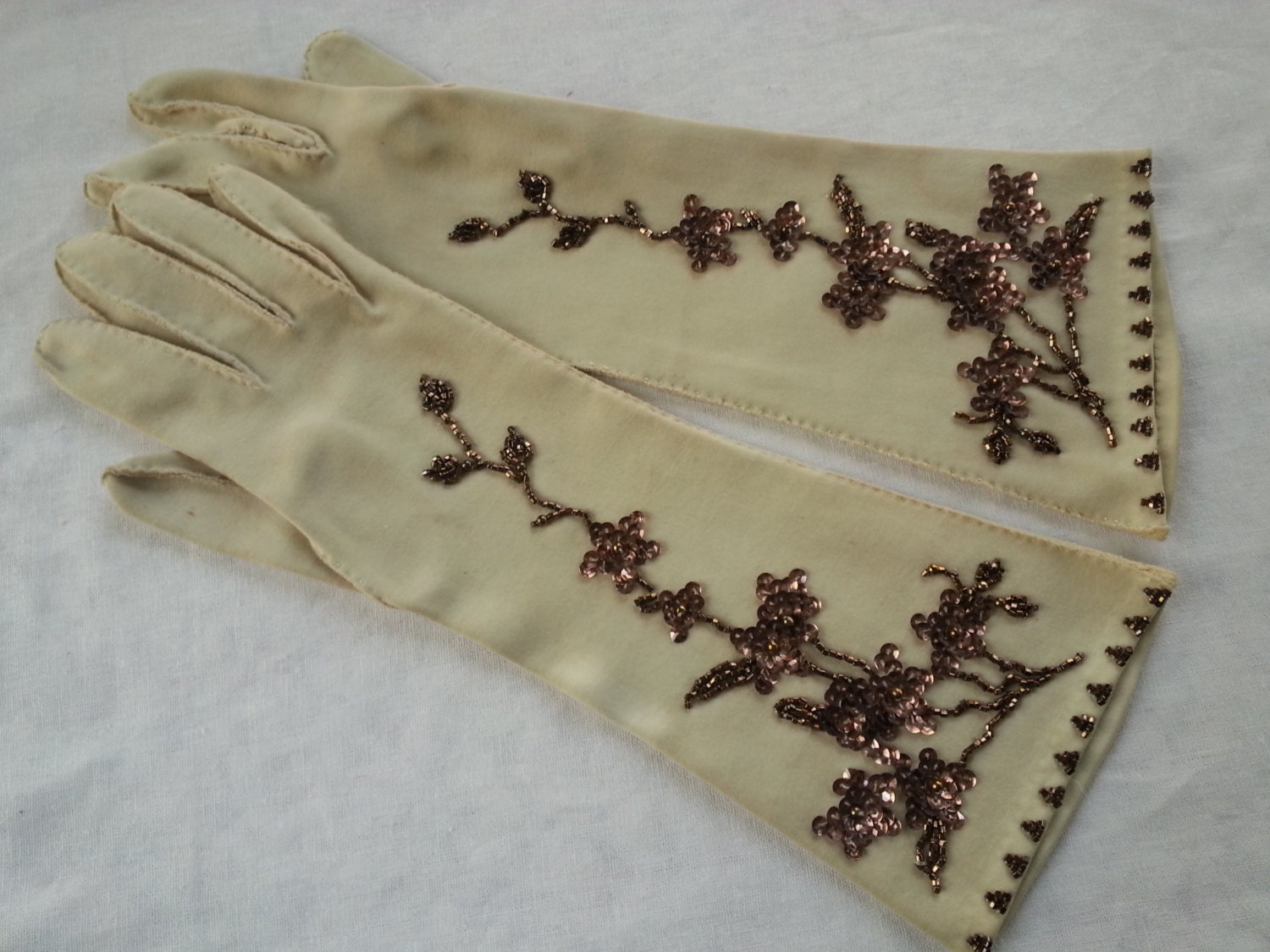 VINTAGE LADIES EVENING Gloves Hand Sewn Hand Beaded Plum