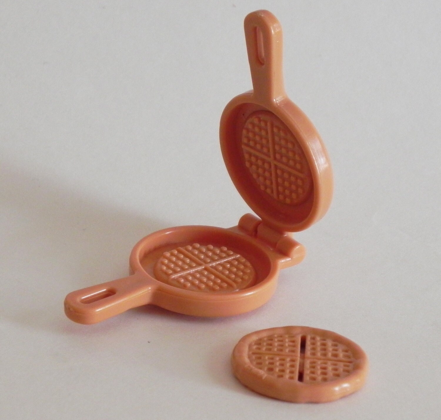 Barbie waffle maker with waffle: 1990s vintage collectable