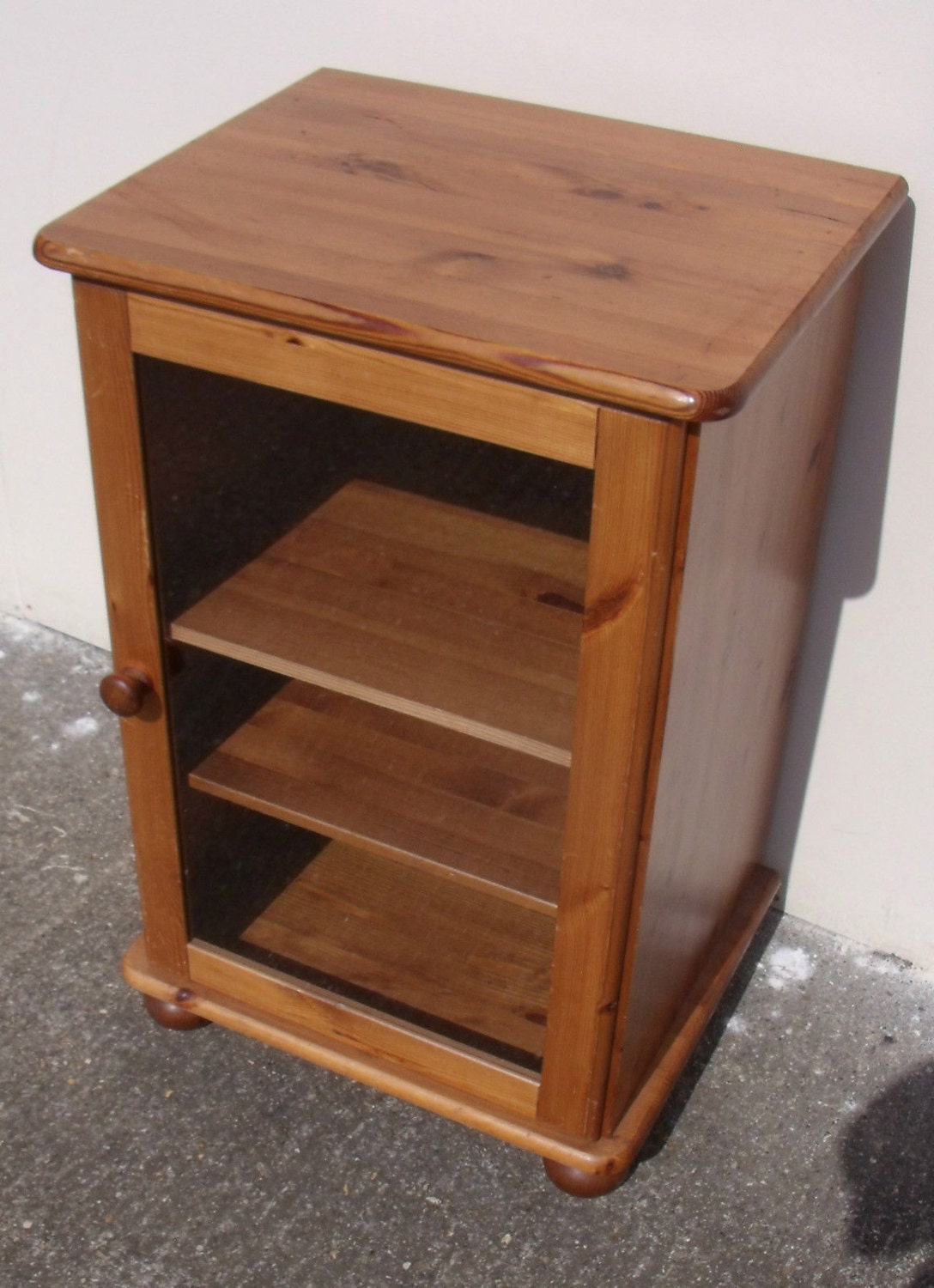 Solid Pine Entertainment Unit with Glass Door & 3 Shelves Haute Juice