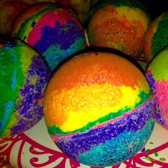 Colorful cheap bath bombs by CheapBathBombs1 on Etsy