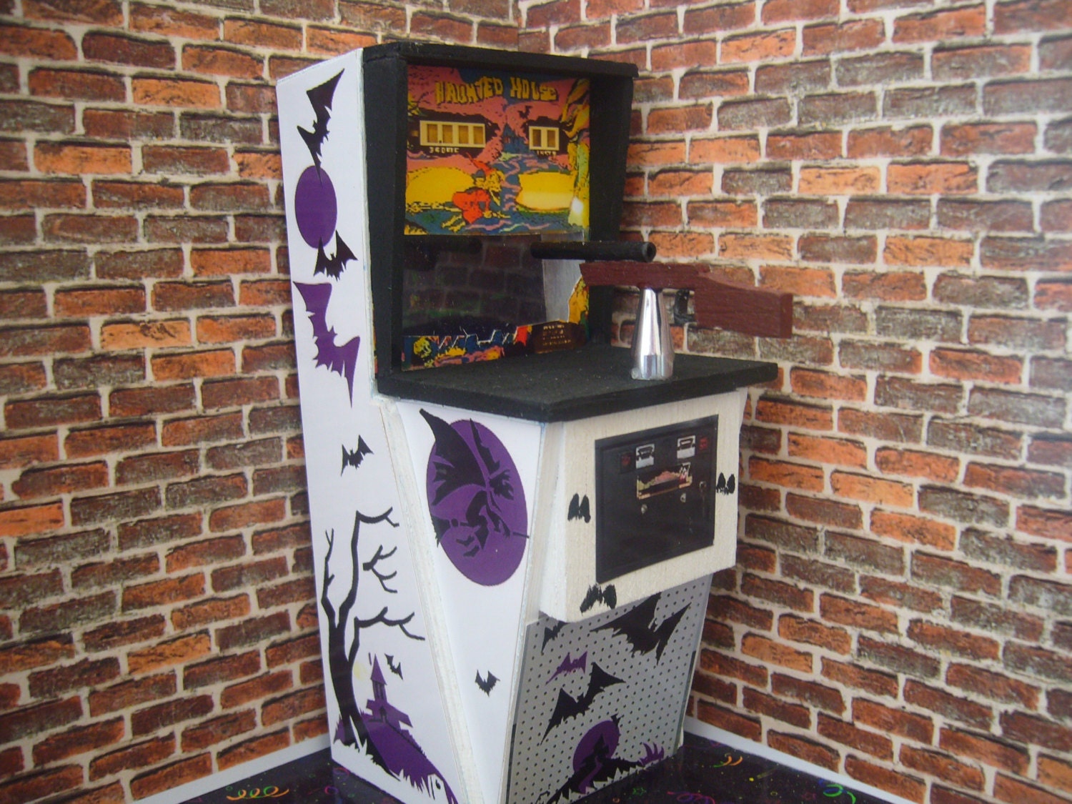 Midway Haunted House Miniature Arcade Machine by 33miniatures