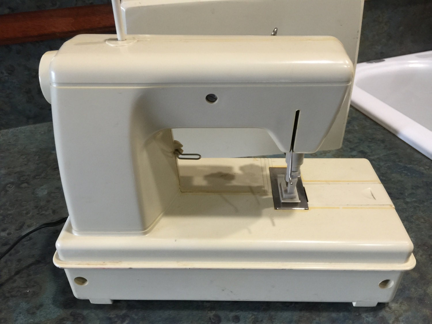Vintage 1966 Singer The Little Touch & Sew Sewing