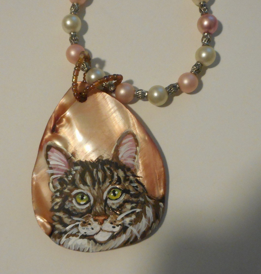 Maine Coon Cat Tabby Cat Pearl Necklace hand Painted Pendant