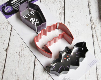 Wilton Vampire Halloween Cookie Cutter Set 3 Piece