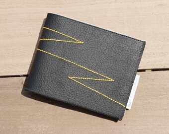 Zig-Zag Line Bi-fold Wallet
