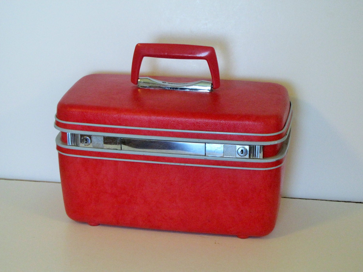 Vintage Hot Pink Samsonite Traincase / Luggage with pink