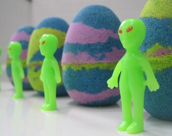 Alien Egg Bath Bomb - Alien Hatches as Bath Bomb Melts