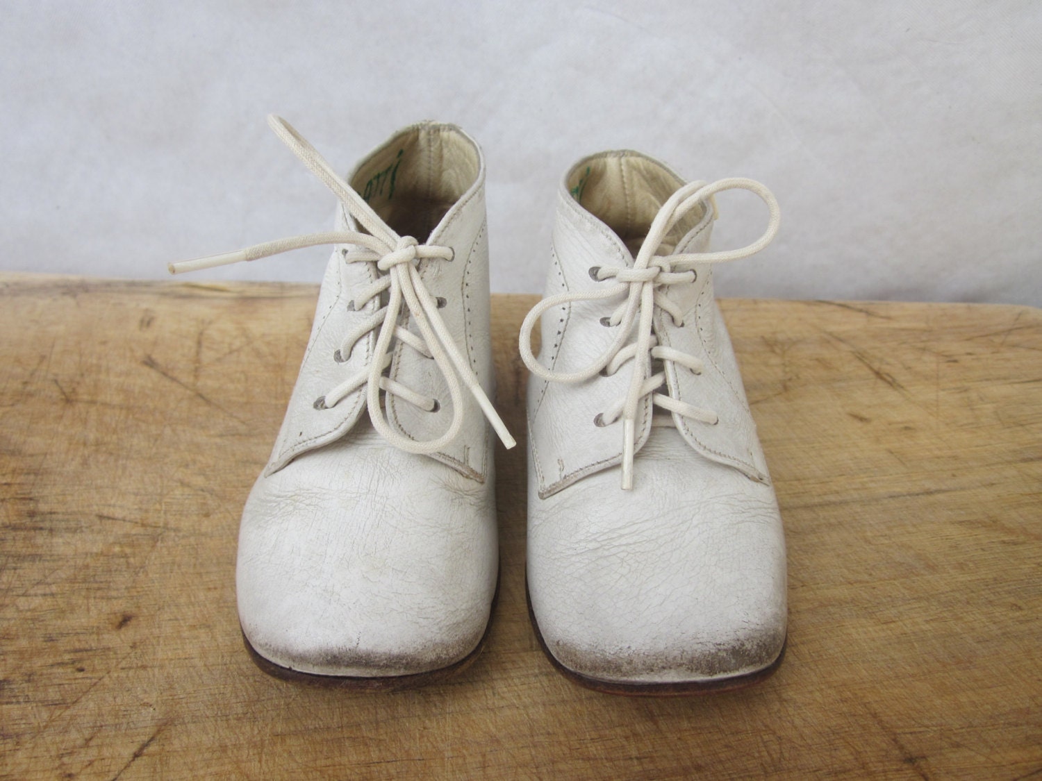 Vintage italian baby shoes White leather Kid 1980 Good