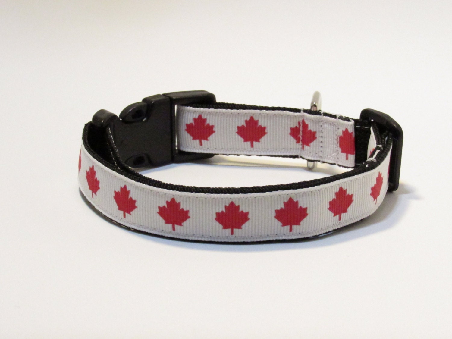Canada dog collar FREE SHIPPING dog collar by DoggyBowtiqueCanada