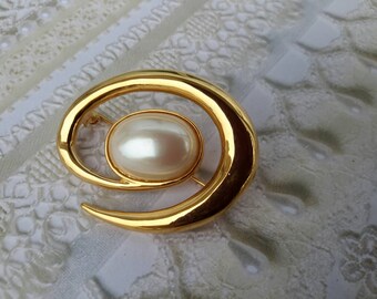 vintage brooch pin costume jewelry pearl