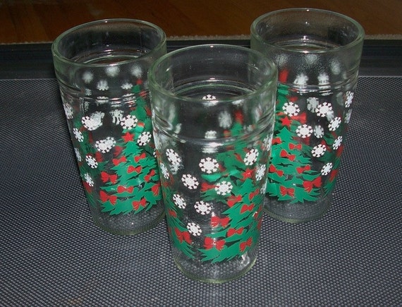 plastic holiday drinking glasses