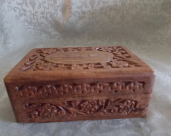 Wood Carved Box With Highlighted Gold Flower In Center (*1142)