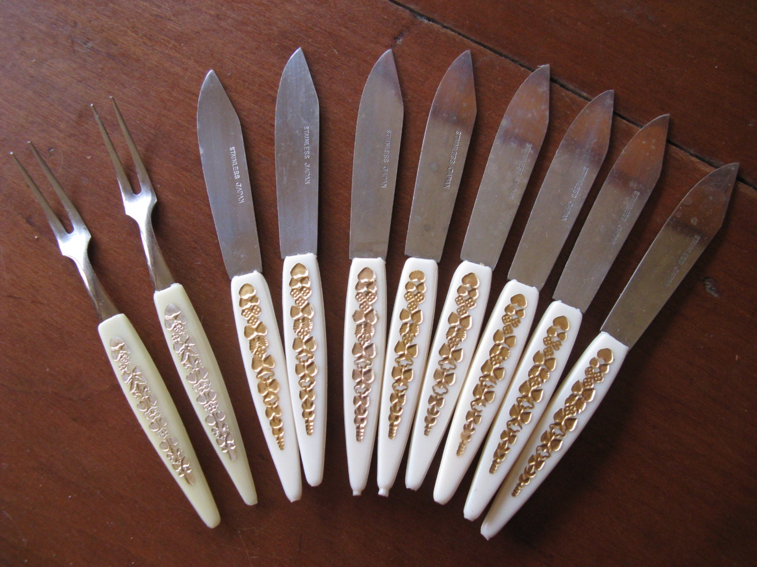 Vintage 1960s Hors d'oeuvres forks and 4 knives by