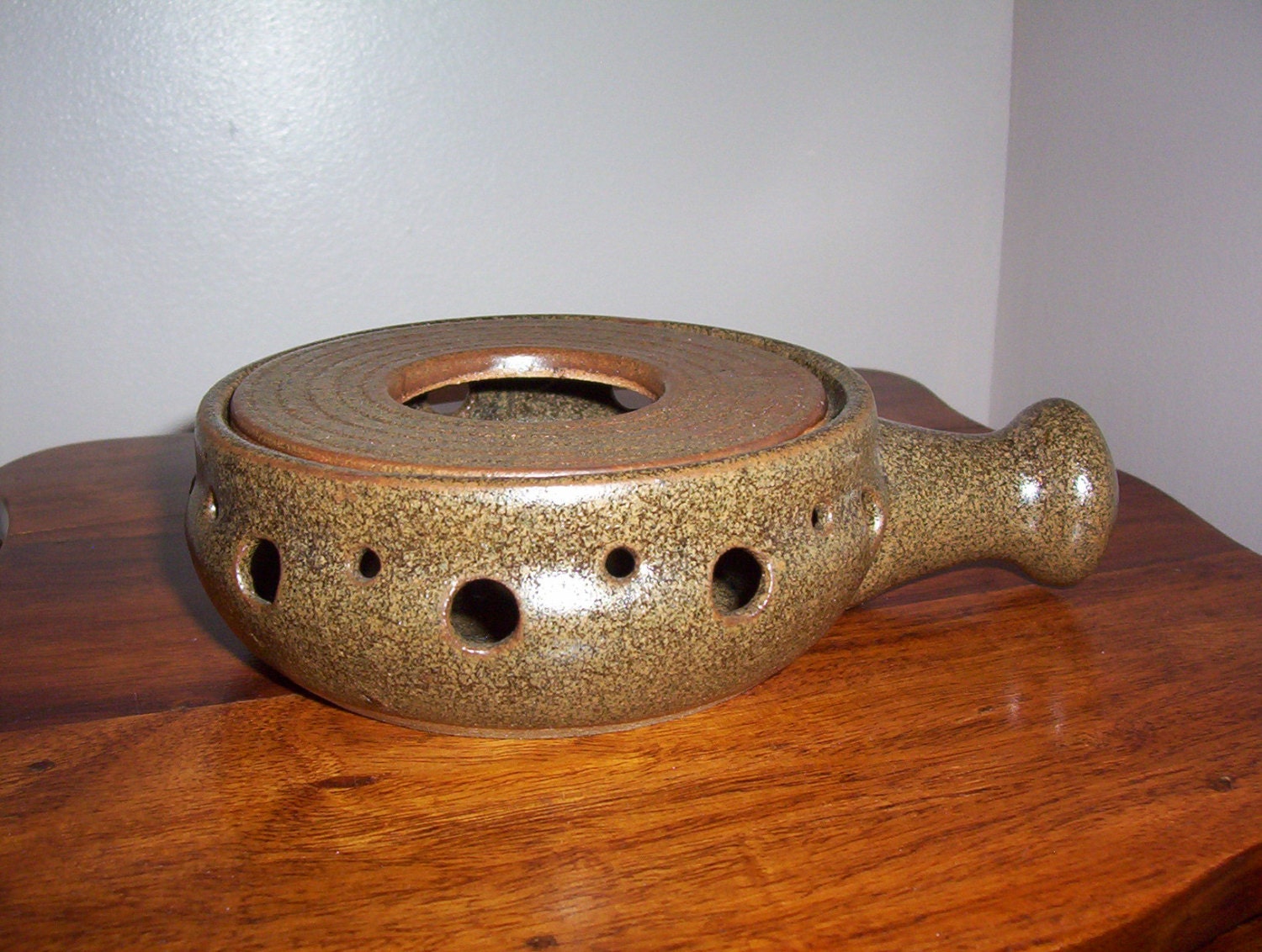 Ceramic Plate warmer. Tullylish Pottery. Northern Ireland. Haute Juice