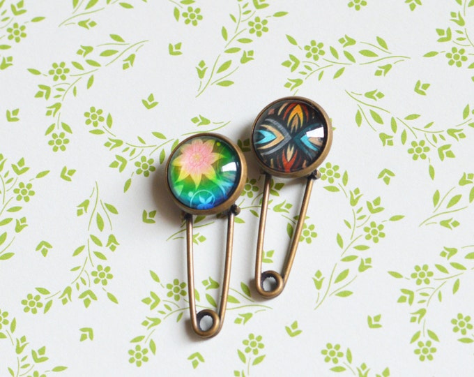 Floral Motifs // Mini pin-brooch metal brass, image under glass // 2015 Best Trends // Boho Chic // Fresh Gifts for All // Set of two pins