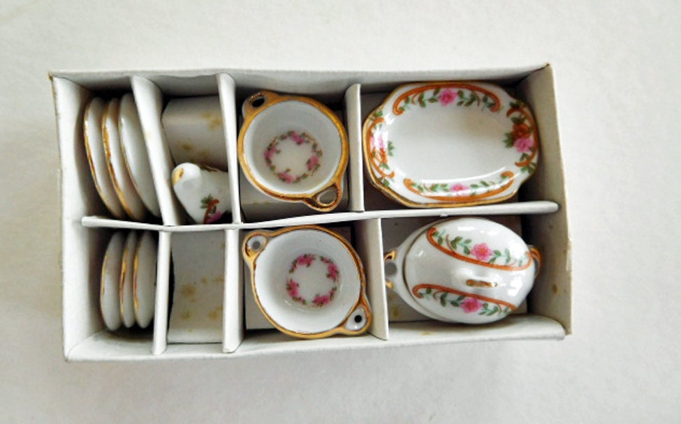 Dollhouse 12th Scale Miniature Set of Dishes by HalasBasement