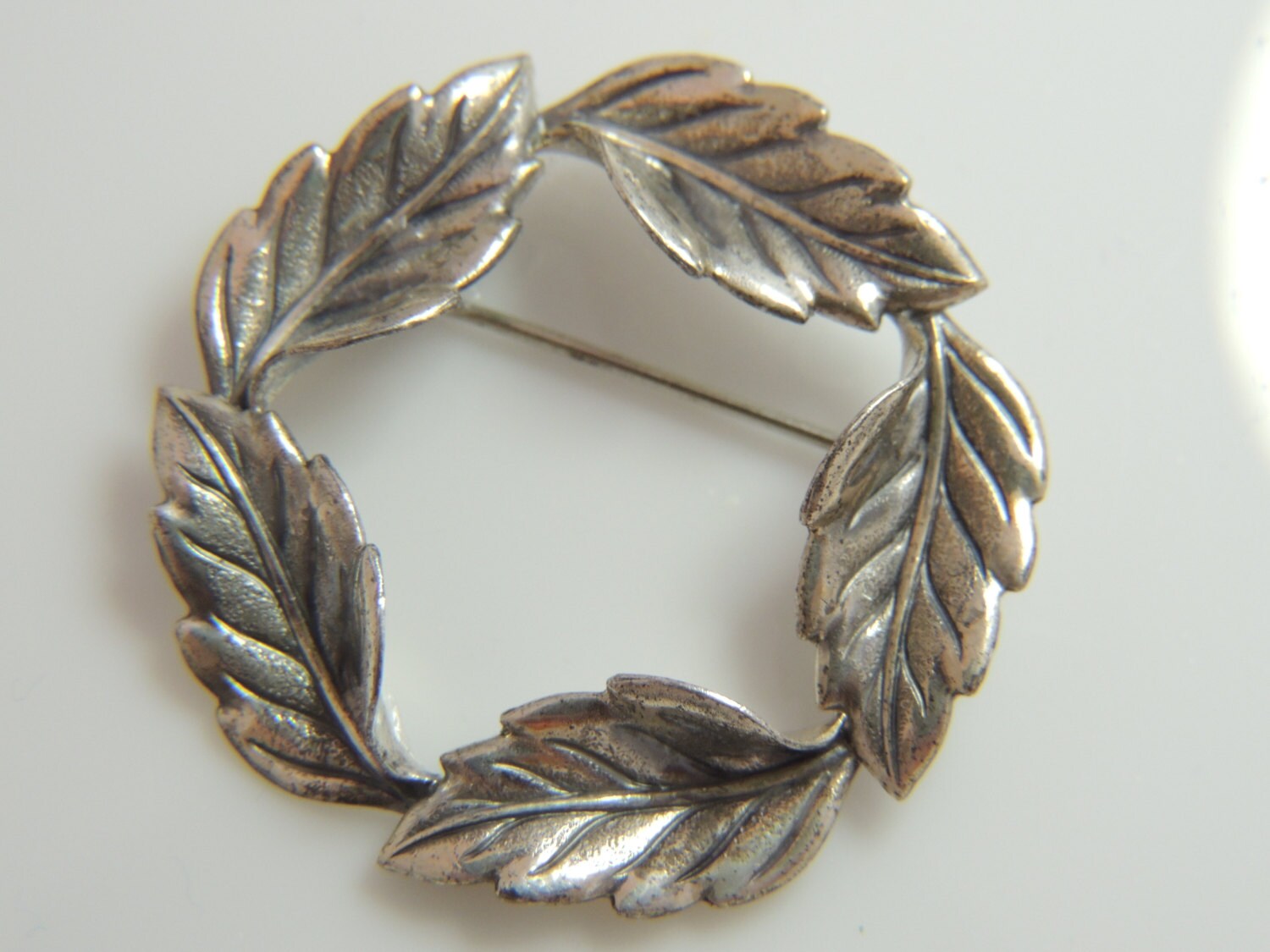 Beau Sterling Silver Vintage Leaf Brooch