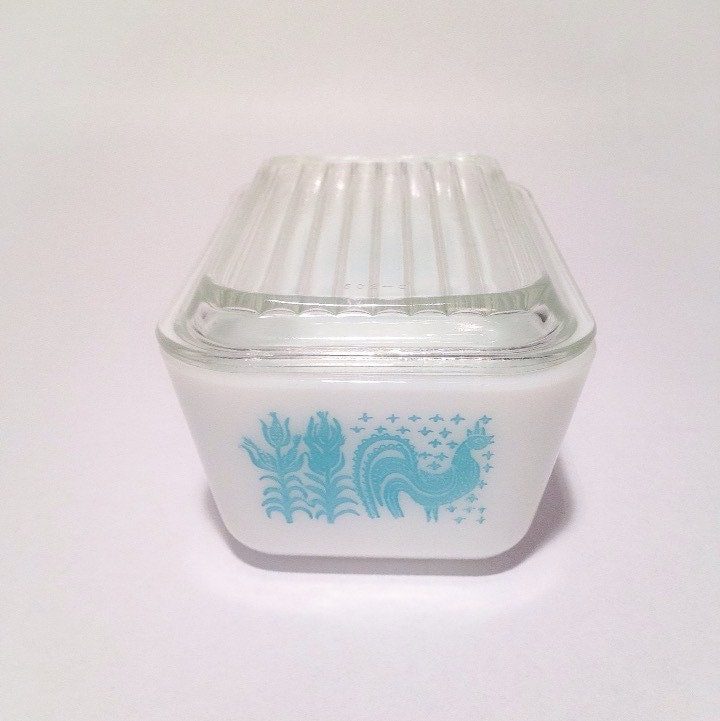 Vintage refrigerator storage dish with lid Pyrex