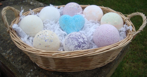 9-bath-bomb-gift-set-in-a-wicker-basket-with-handles-female-present