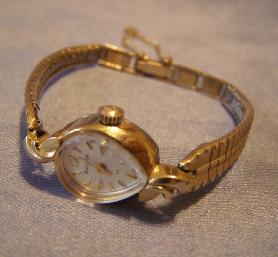 Items similar to Ladies 23j N4 10k BULOVA Wristwatch - vintage 1974 ...