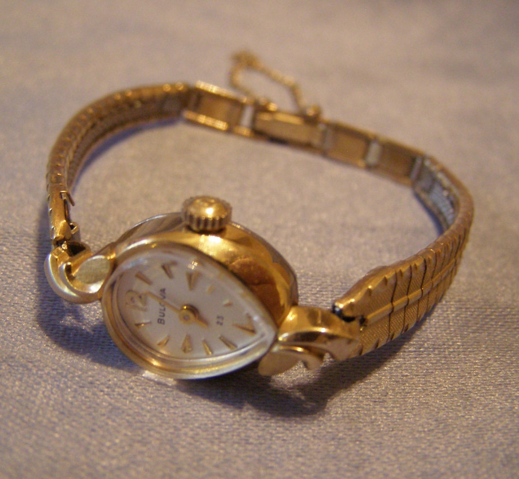 Ladies 23j N4 10k BULOVA Wristwatch vintage 1974 rare