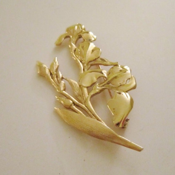 Vintage 1980s Fortin brooch in gold plating taken by WhiteSable