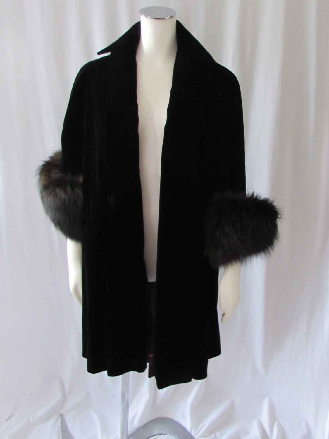 1930'S Black Velvet & Fur sleeves SWING by VINTAGEVogueWARDROBE