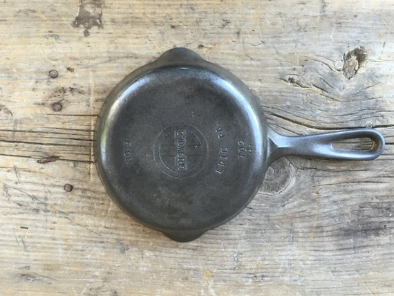 Vintage Griswold Skillet 4