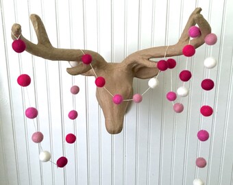 Valentine Garland, Felt Ball Garland Pink Ombre, Pom Pom Garland, Playroom decor, Birthday Party, Nursery decor, Baby shower decor