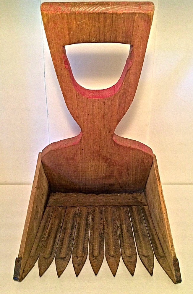 Antique Cranberry Harvesting Scoop Tool