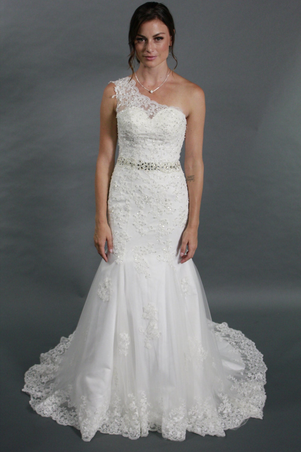 one-shoulder-white-lace-mermaid-wedding-dress-with-crystal