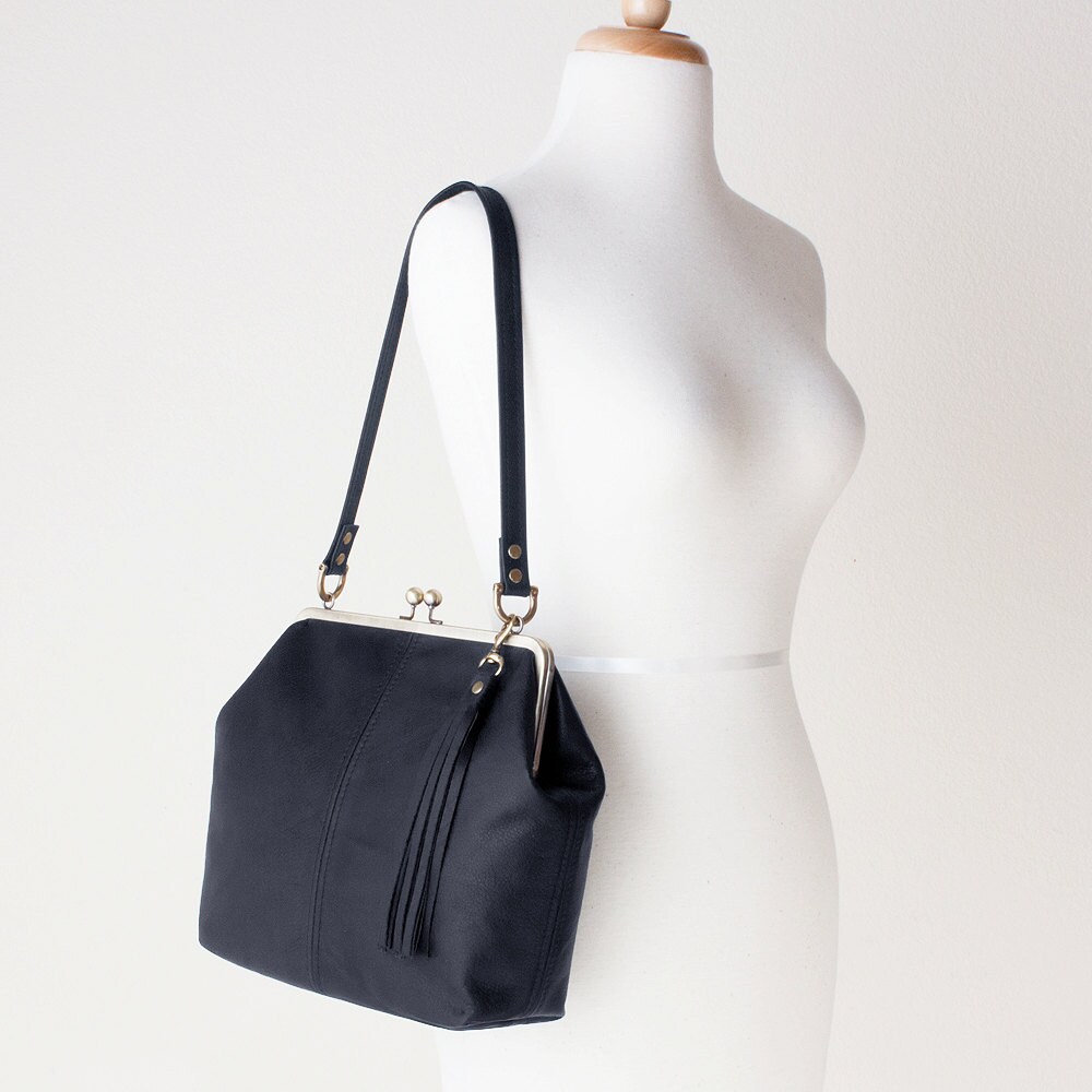 Black Leather Kiss Lock Shoulder Bag Kiss Lock Frame Purse