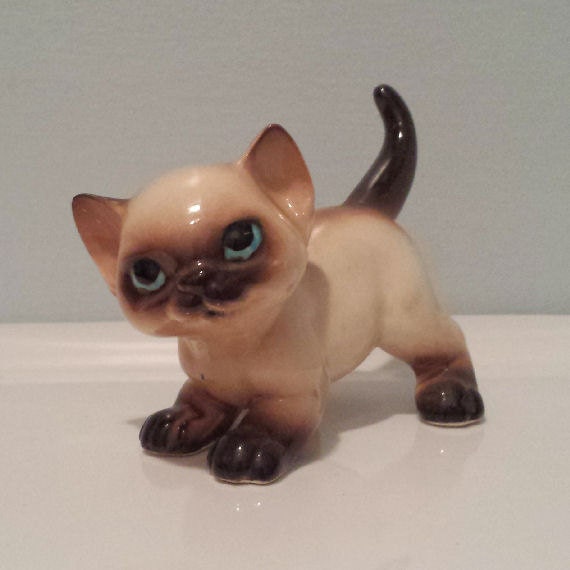 siamese cat ceramic figurine