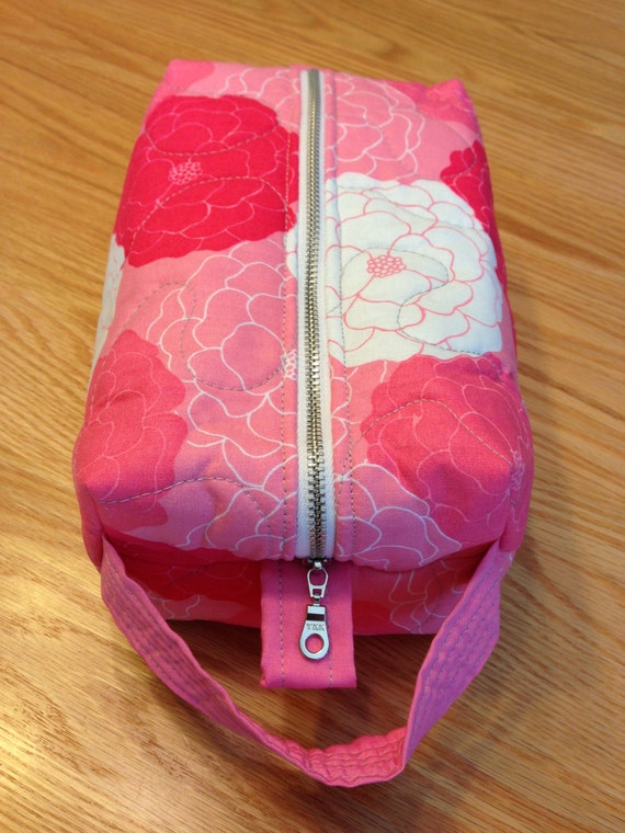 Items similar to Quilted Boxy Pouch Makeup Travel Bag Pink White Floral ...