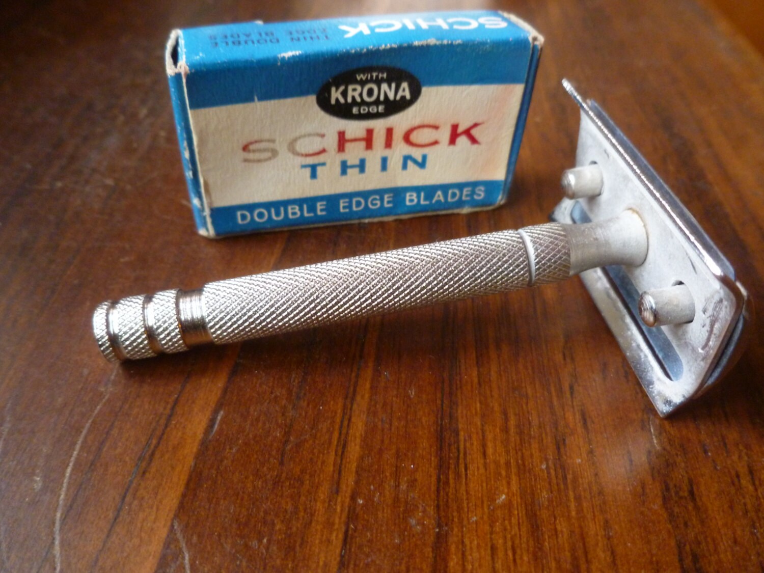 Vintage Double Edge Metal Razor with Box of by RalphsEmporium