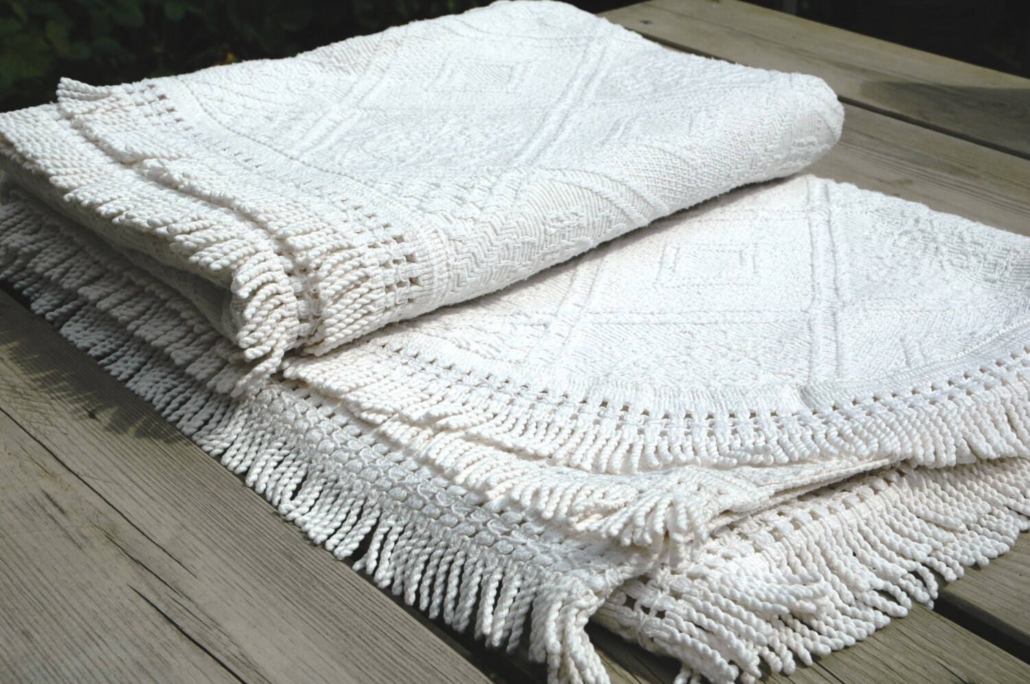 Matelasse vintage bed sprei. brocante deken. van original20 op etsy