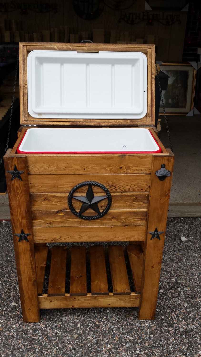 Rustic 48 quart Patio Cooler. Igloo cooler built in. Star