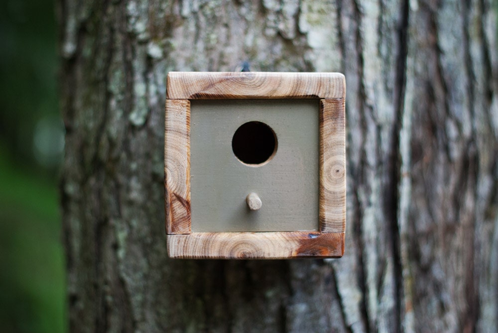 Wren House / Cedar Birdhouse / Square Bird House / Chickadee