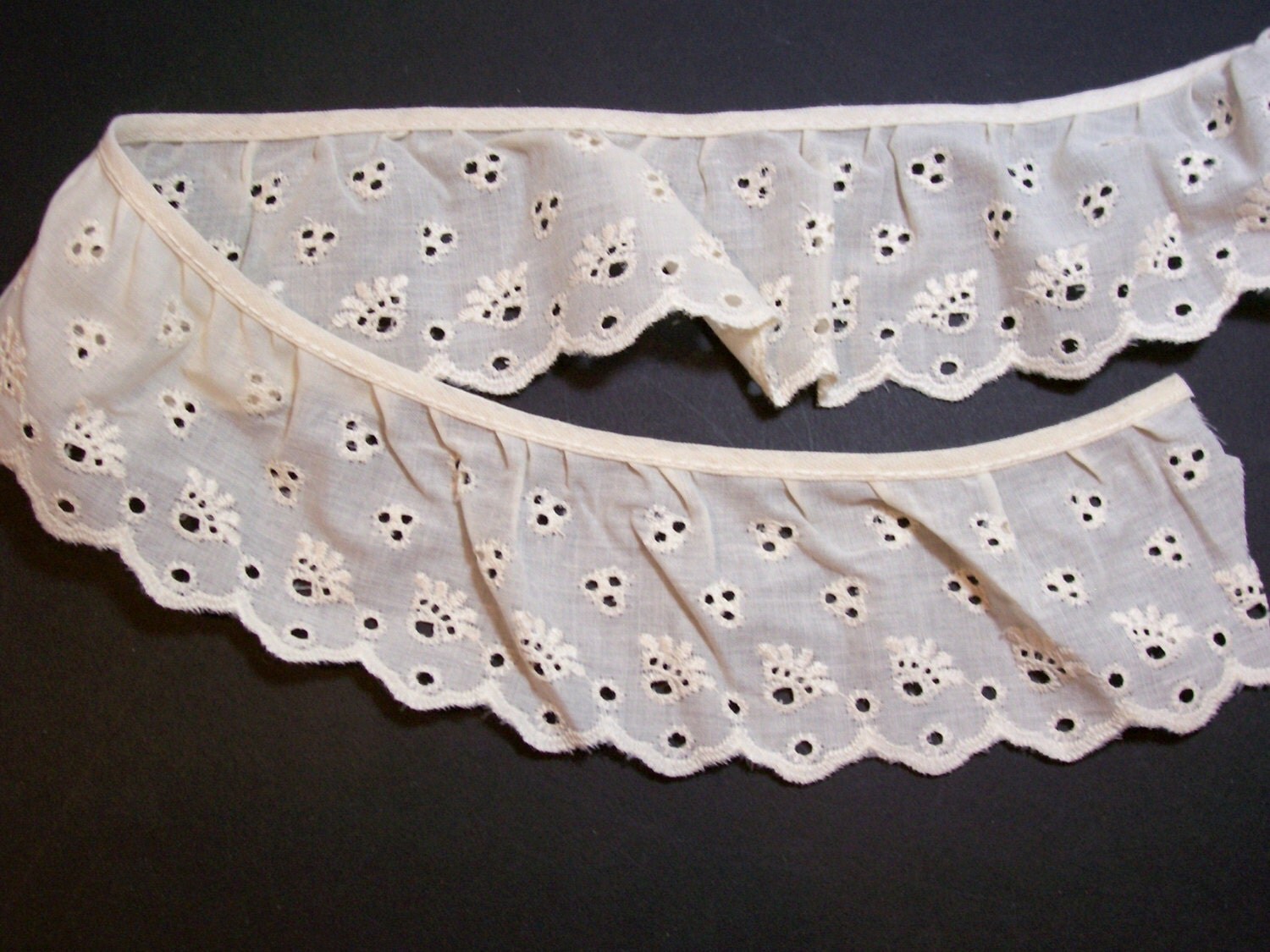 Ivory Lace Antique Ivory Eyelet Gathered Lace 2 3/4 inches