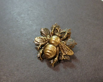 Bee Brooch, Bee Pin, Bug Pin, Woodland Pin, Insect Pin, Nature Brooch, Woodland Brooch, Bumble Bee, Dark, Lapel Pin, Sweater Pin, Noir