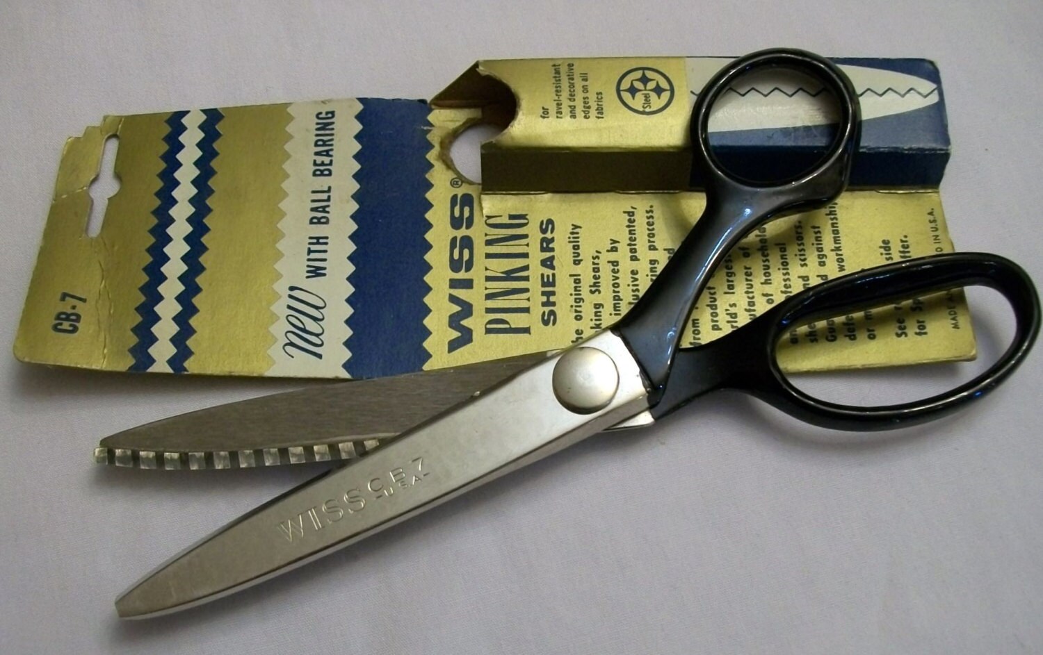 Vintage Wiss Pinking Shears Black Handle by VintagePlusCrafts