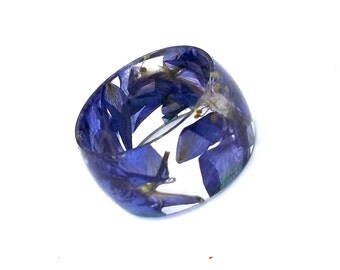 Purple Eco Resin Ring. Wide Band Ring Women and Men. Botanical Resin Jewelry Handmade with Real Flowers - Purple Larkspur. Eco Resin.