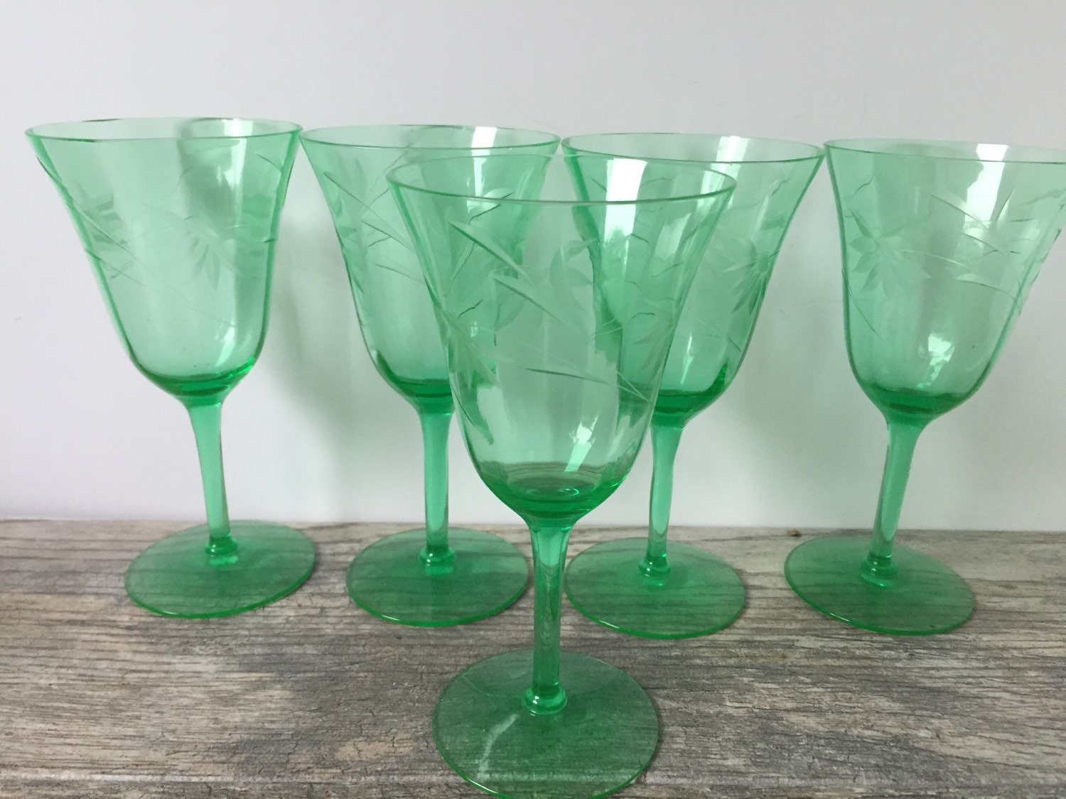 Five Vintage Green Etched Depression Glass Wine Glasses Goblet 9554