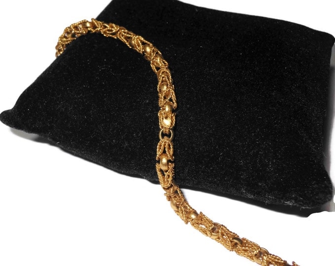 Gold link bracelet, gold links combine with twisted rope links for an intricate look